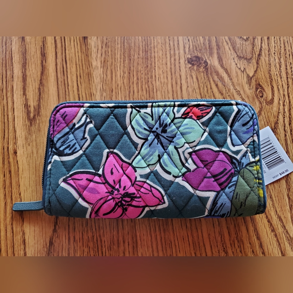 NWT Vera Bradley RFID Georgia Wallet--Falling Flowers